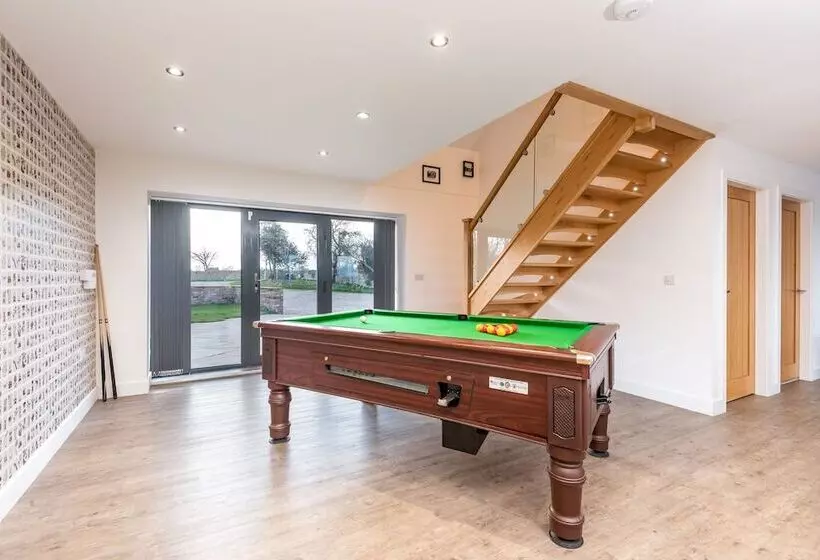 Captivating 4 Bed House In Lincoln