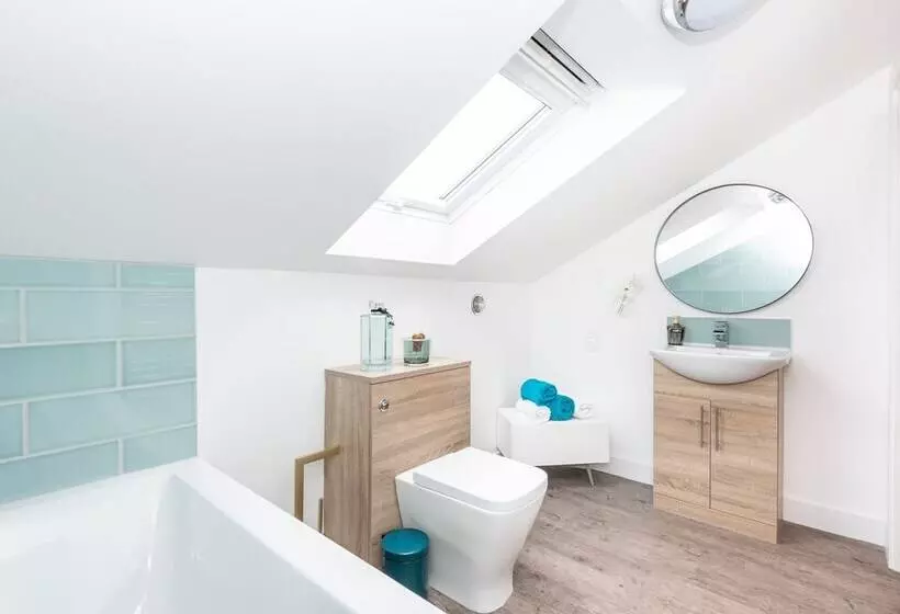 Captivating 4 Bed House In Lincoln