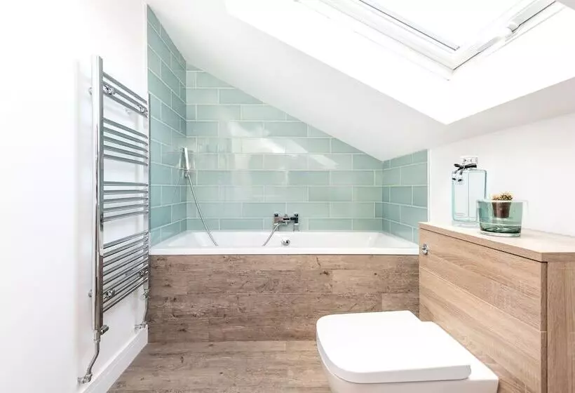 Captivating 4 Bed House In Lincoln