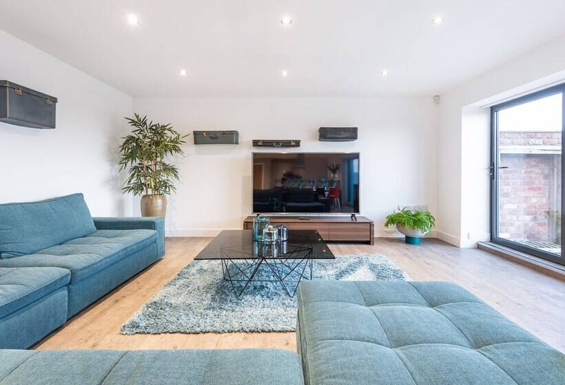 Captivating 4 Bed House In Lincoln