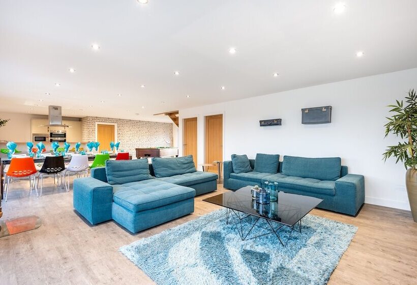 Captivating 4 Bed House In Lincoln