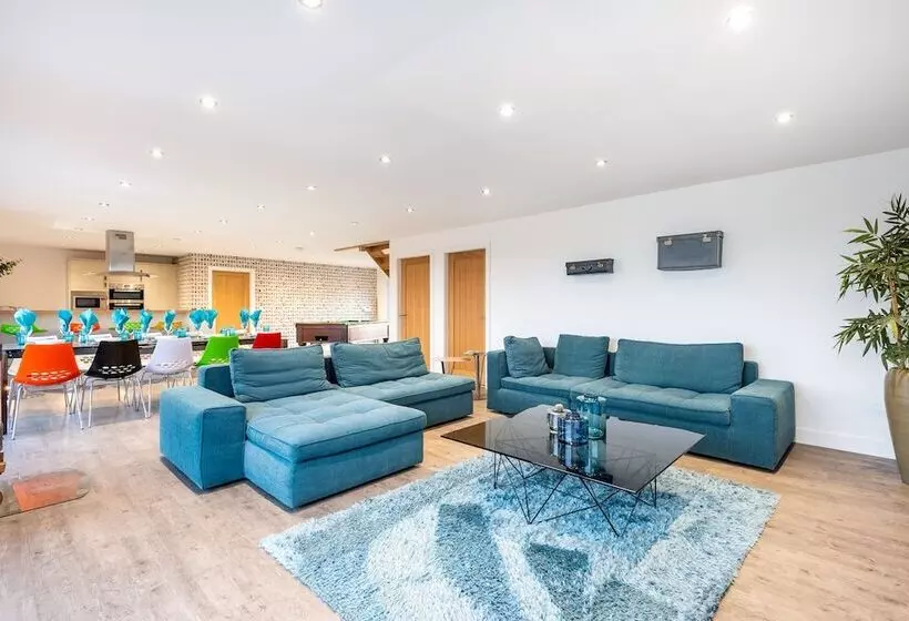 Captivating 4 Bed House In Lincoln