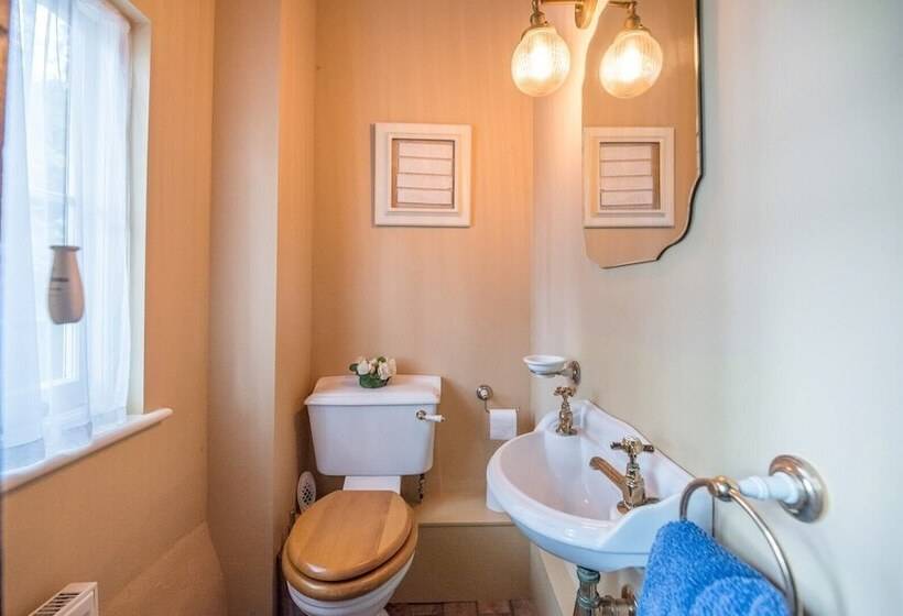 Cliftons Cottage, Clare