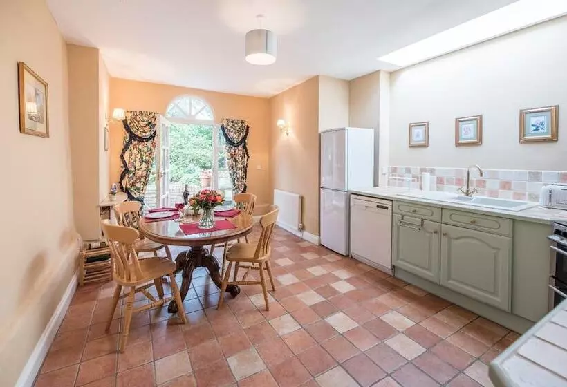 Cliftons Cottage, Clare