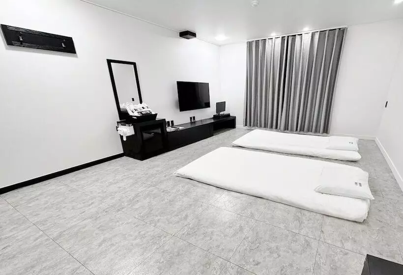 Motelli Jinju Hotel The V