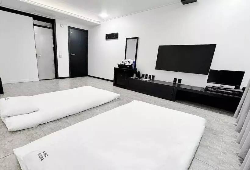 Motelli Jinju Hotel The V