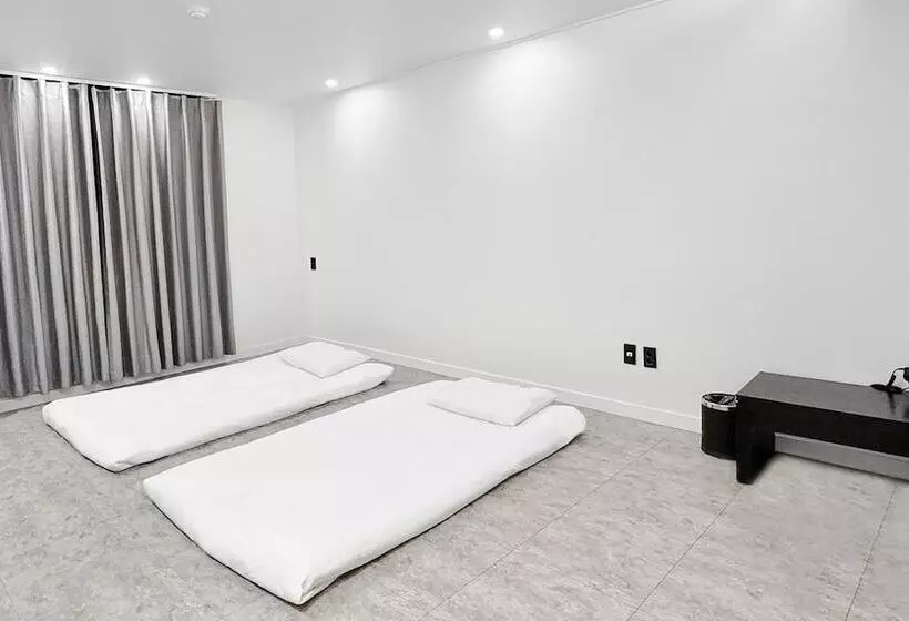 Motelli Jinju Hotel The V