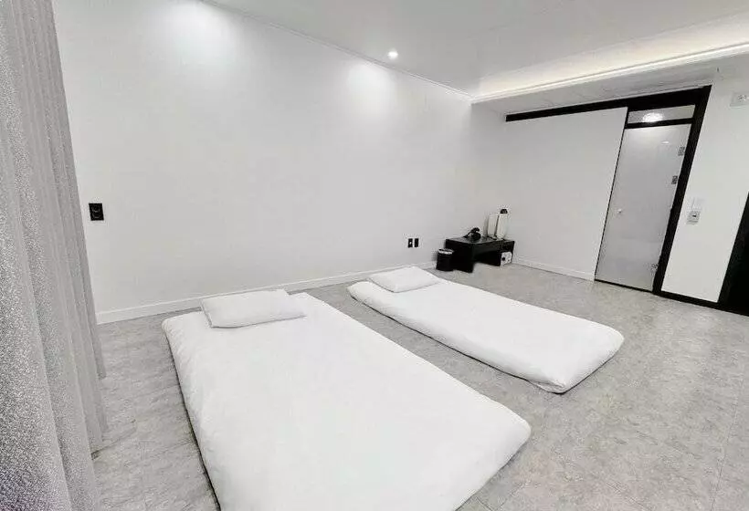 Motelli Jinju Hotel The V