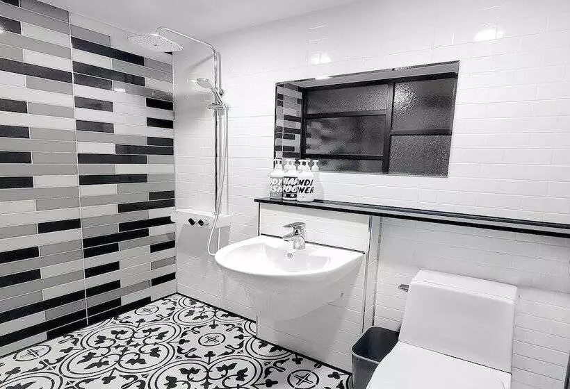 Motelli Jinju Hotel The V