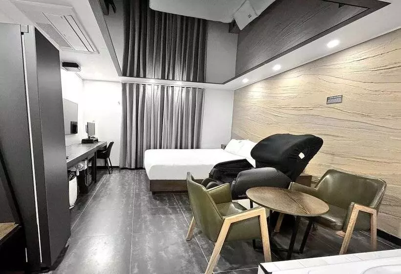 Motelli Jinju Hotel The V
