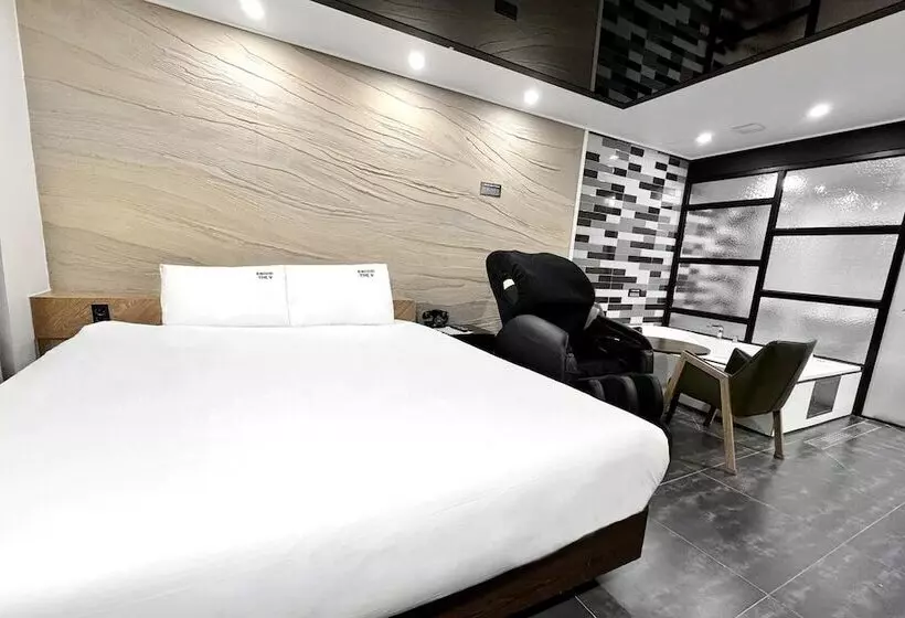 Motelli Jinju Hotel The V