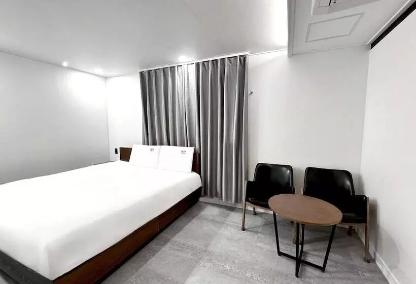 Motelli Jinju Hotel The V