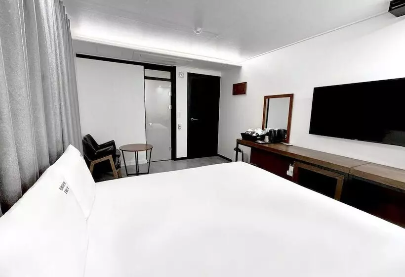 Motelli Jinju Hotel The V
