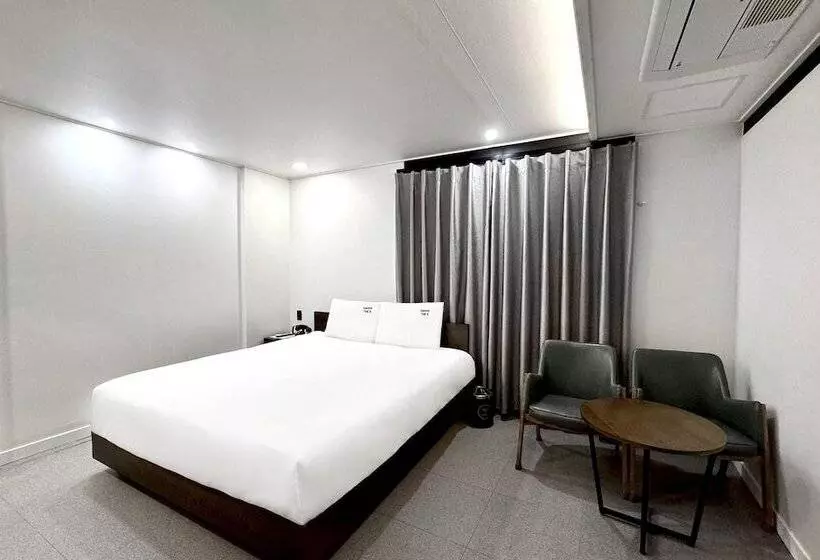 Motelli Jinju Hotel The V