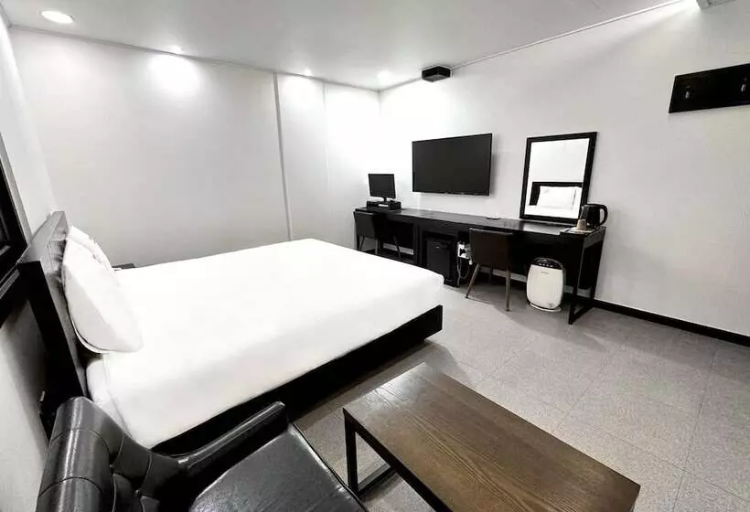 Motelli Jinju Hotel The V