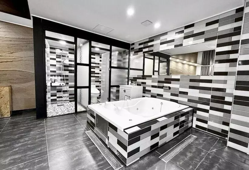Motelli Jinju Hotel The V