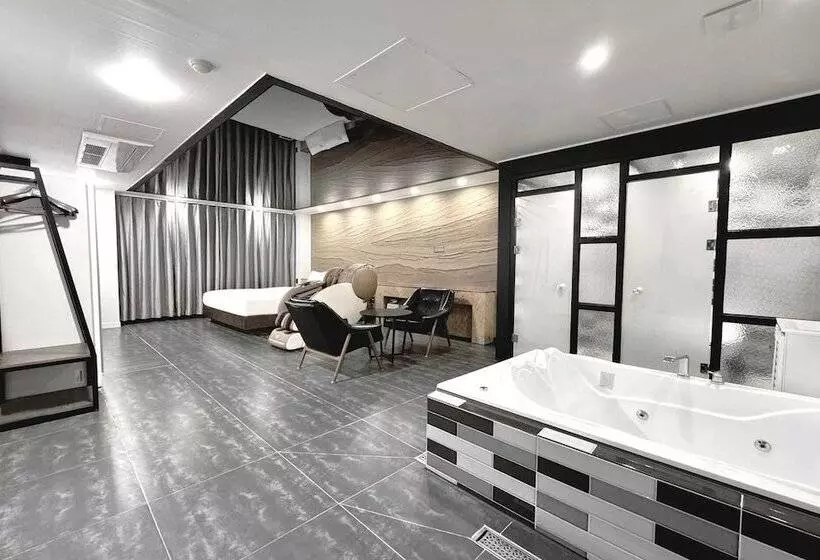 Motelli Jinju Hotel The V