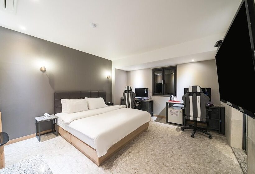 מוטל Suwon Station Myeongjak