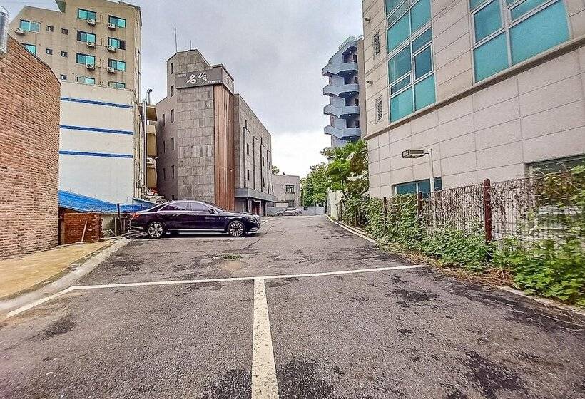 מוטל Suwon Station Myeongjak