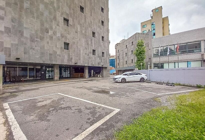 מוטל Suwon Station Myeongjak