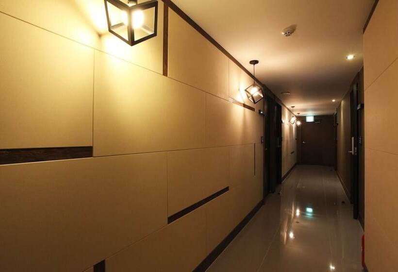 מוטל Suwon Station Myeongjak