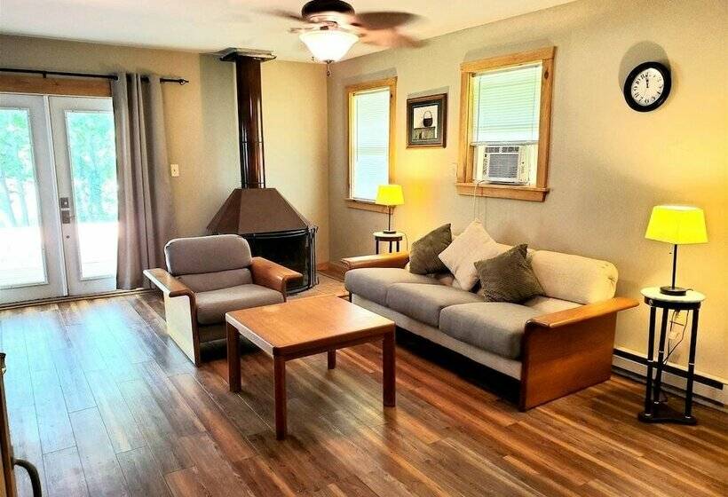 Steel Driver River Cabin