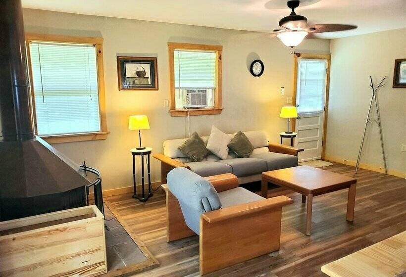 Steel Driver River Cabin