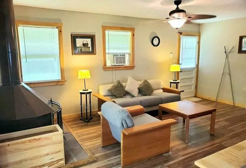 Steel Driver River Cabin