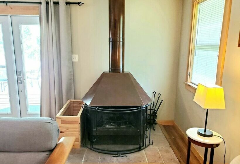 Steel Driver River Cabin