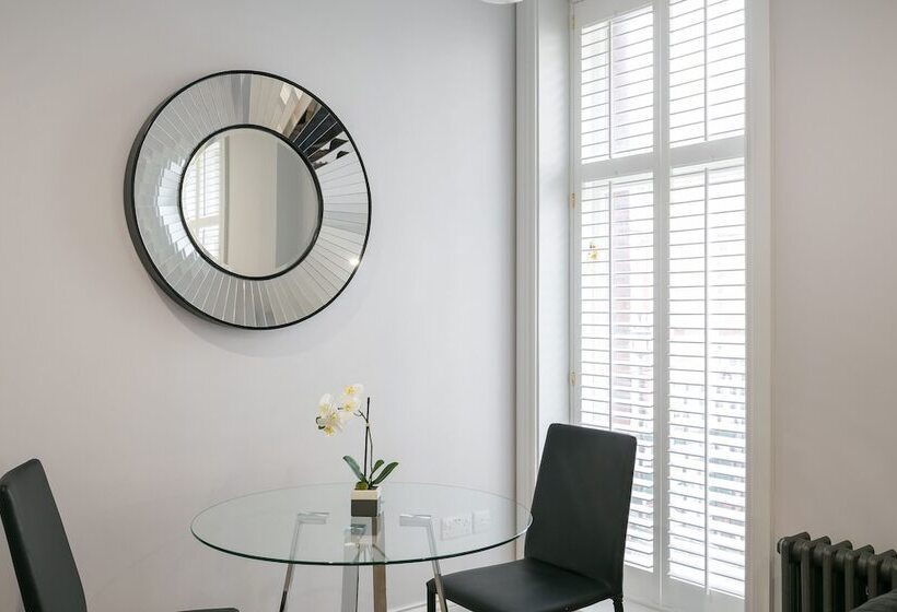 Urban Chic  Shaftesbury