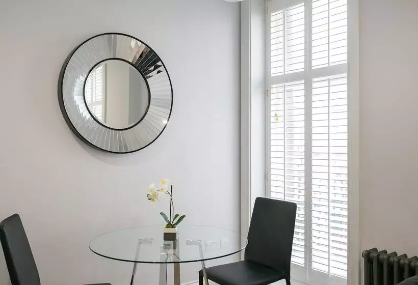 Urban Chic  Shaftesbury