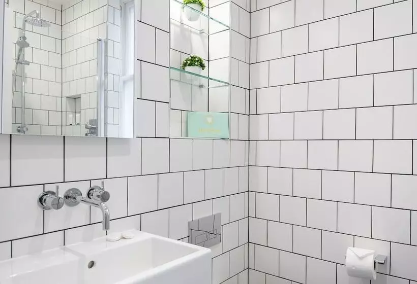 Urban Chic  Shaftesbury