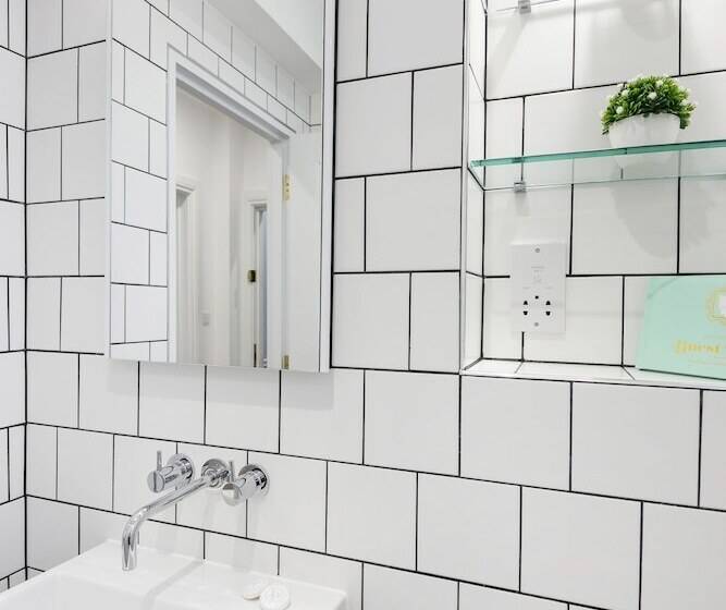 Urban Chic  Shaftesbury