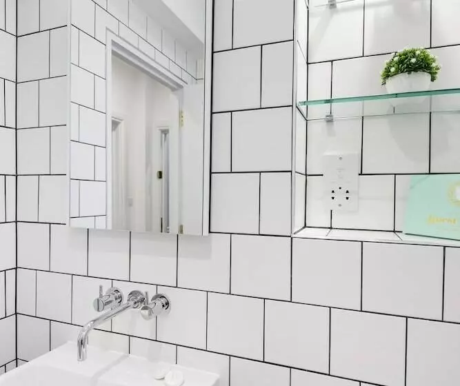 Urban Chic  Shaftesbury