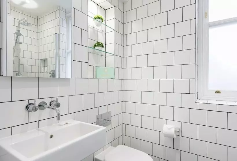 Urban Chic  Shaftesbury