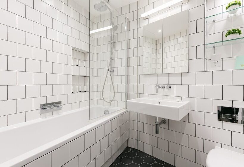 Urban Chic  Shaftesbury