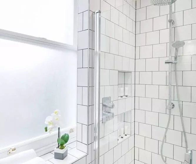 Urban Chic  Shaftesbury