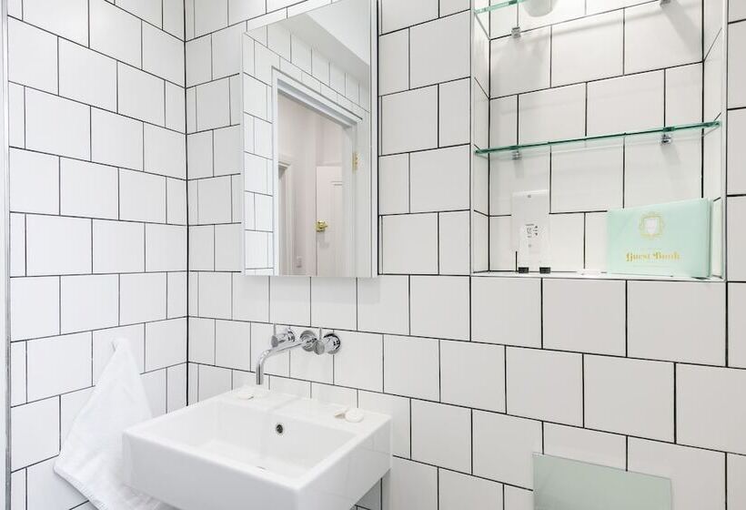 Urban Chic  Shaftesbury