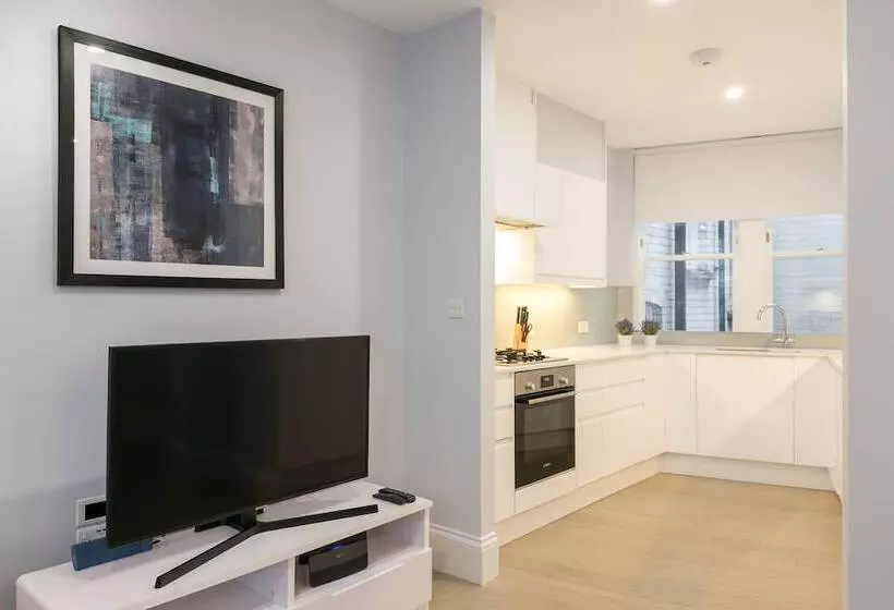 Urban Chic  Shaftesbury