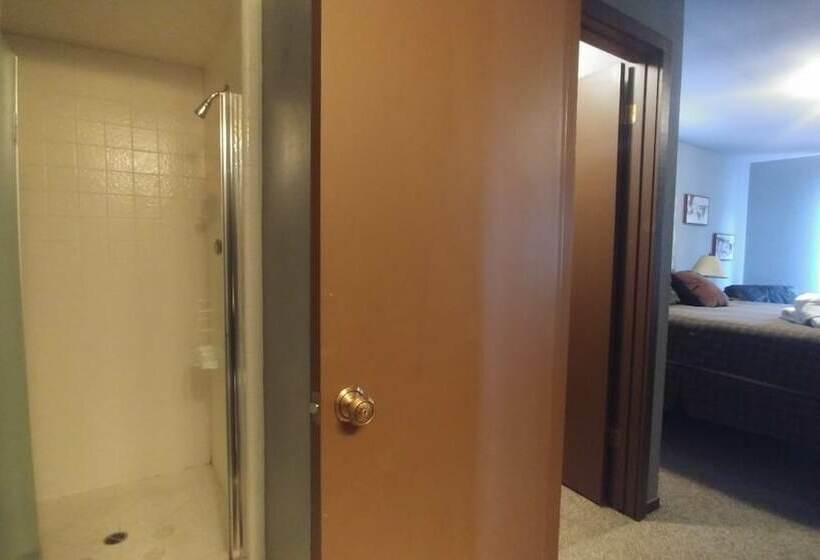 Waterfront Home, Close To A Variety Of Activities