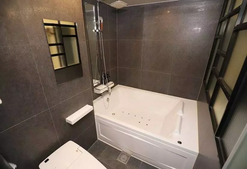 The Unique Hotel 28