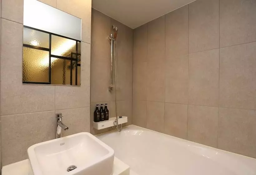 The Unique Hotel 28