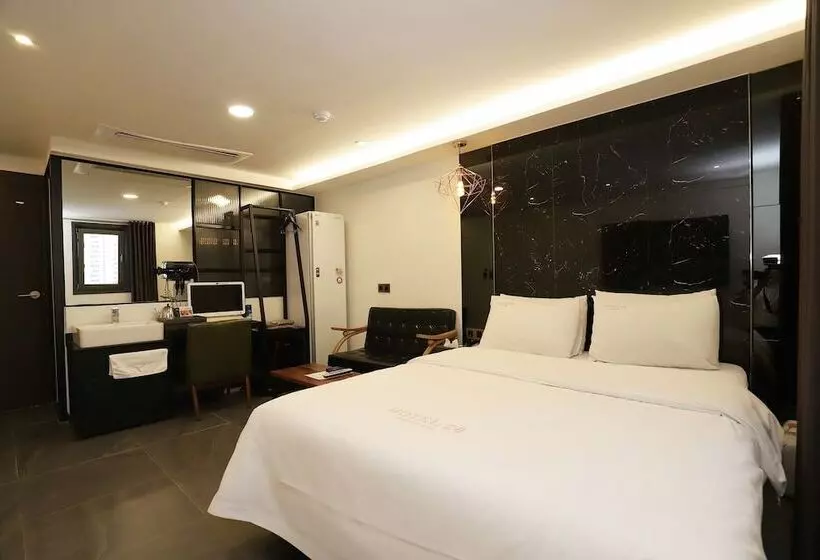 The Unique Hotel 28