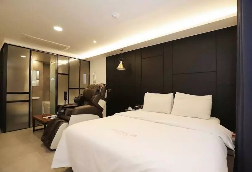 The Unique Hotel 28
