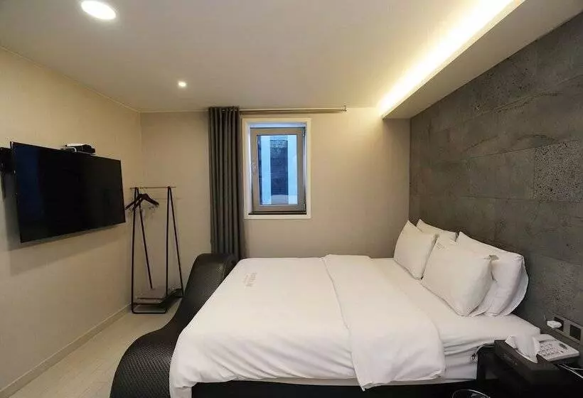 The Unique Hotel 28