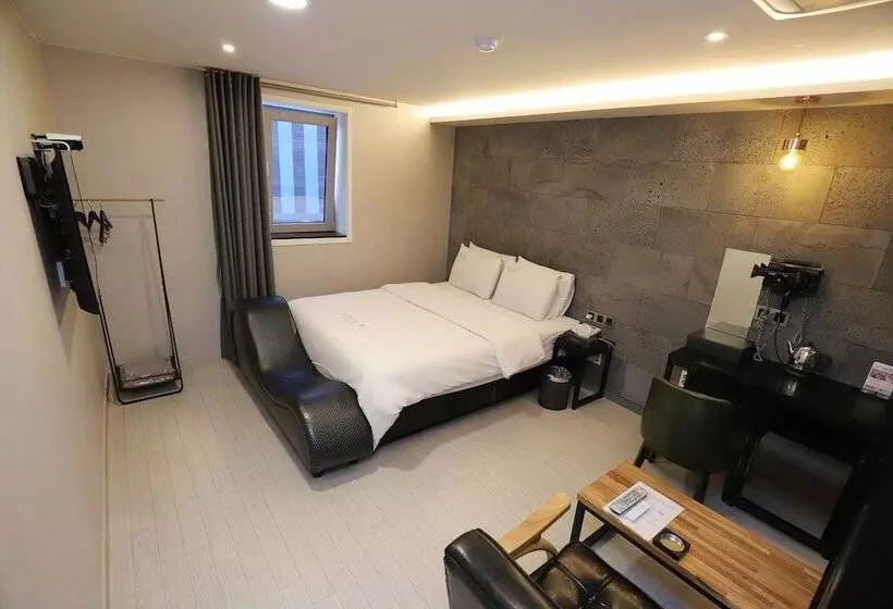 The Unique Hotel 28