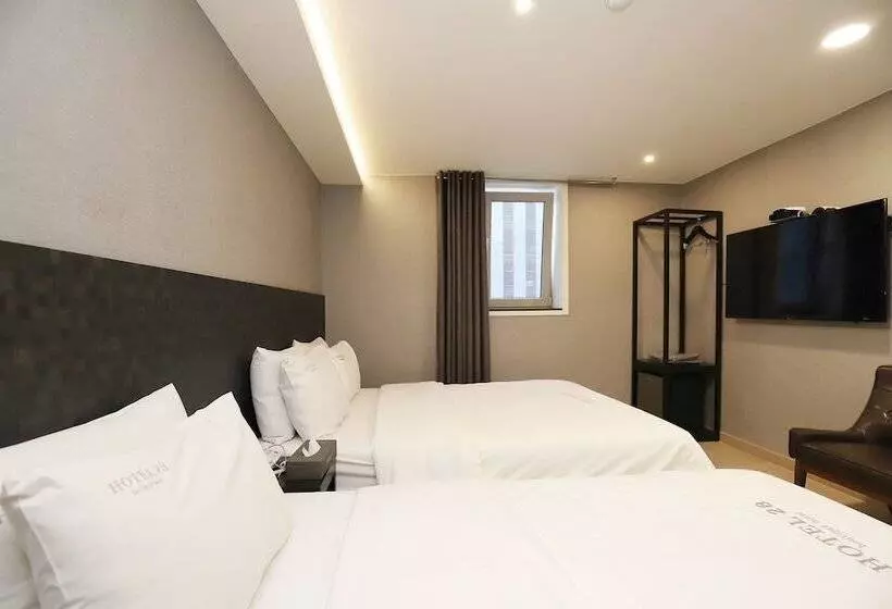 The Unique Hotel 28