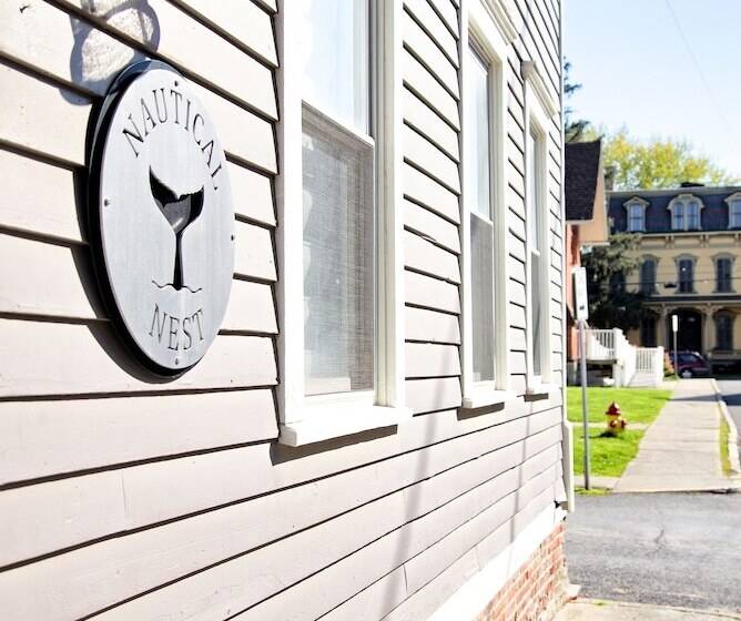 בית מלון כפרי Nautical Nest Hudson