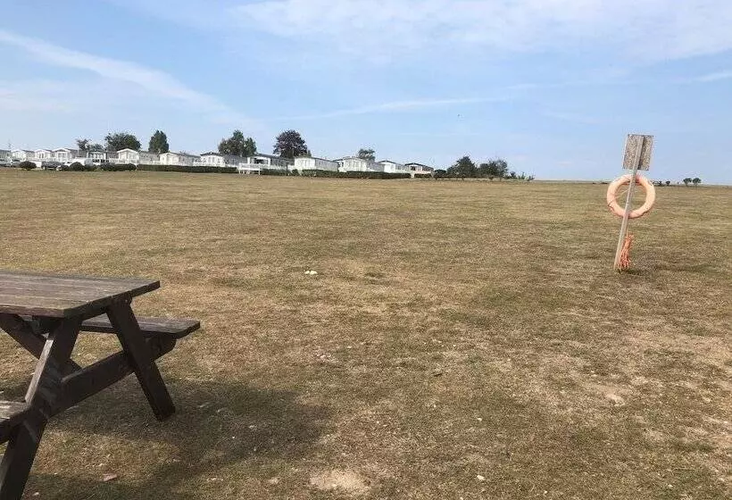 Luxury 2 Bedroom Caravan At Mersea Island Holiday