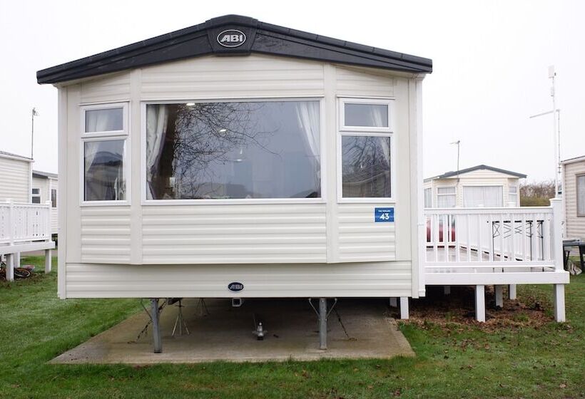 Luxury 2 Bedroom Caravan At Mersea Island Holiday